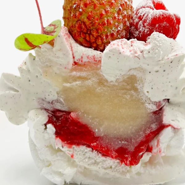 Pavlova Framboise – Litchi – Vanille par Pavlovas Joël Maier, photo N°2